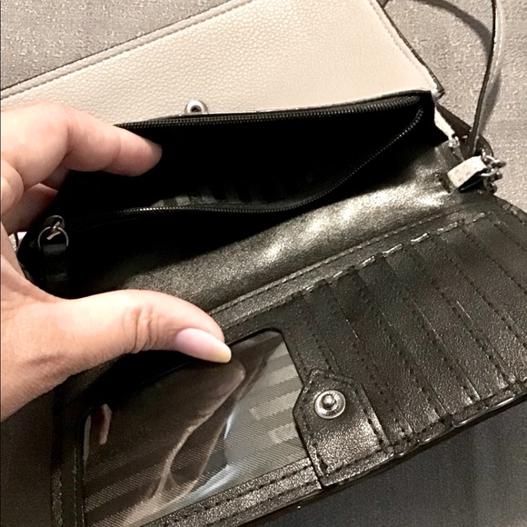 Victoria Secret - Picture 2 of 2